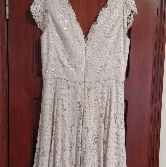 Vera Wang dress - Picture 2 of 3